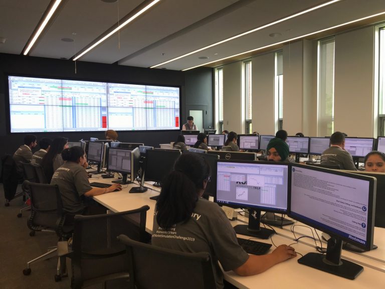 Hanson Colleges students in Rotmans Finance Lab